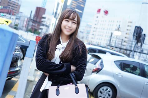 【無修正・個撮】即尺面接♡噂の合法ロリ  .